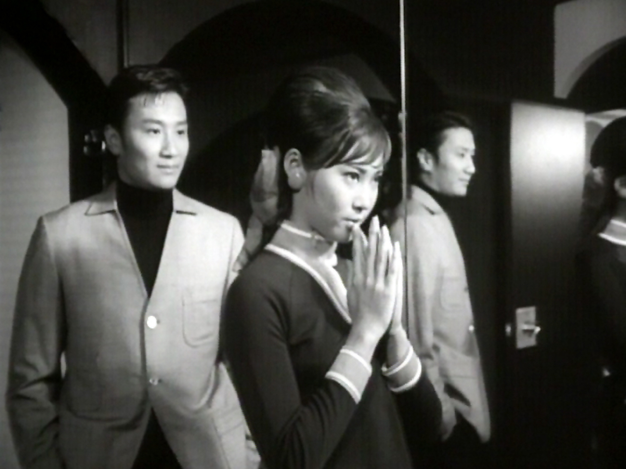 謝賢（左）與蕭芳芳主演的《冬戀》（1968）劇照。（政府新聞處資料圖片）