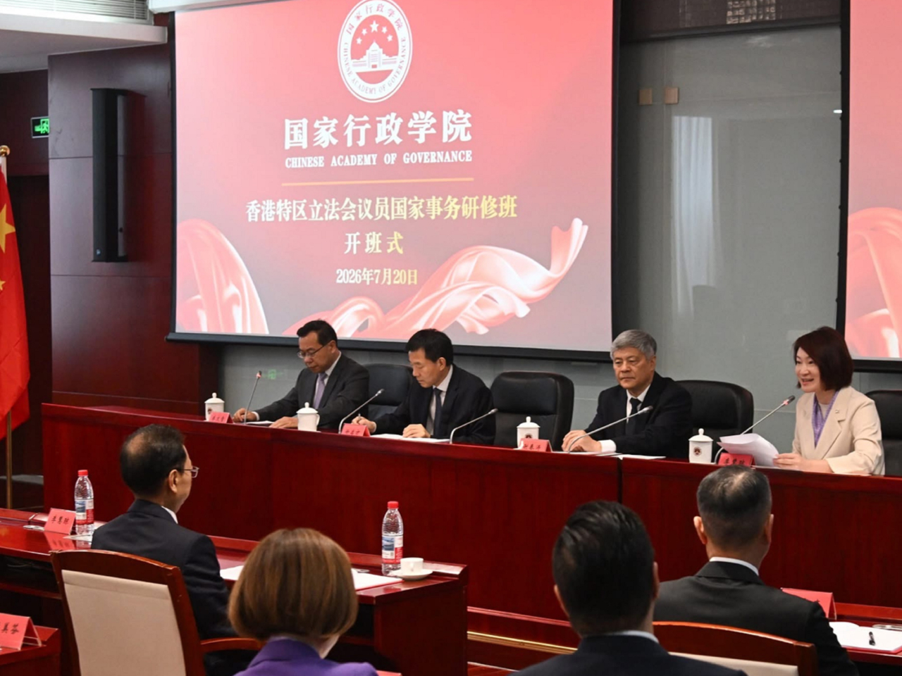 議員早上出席研修考察的開班式。（政府新聞處）