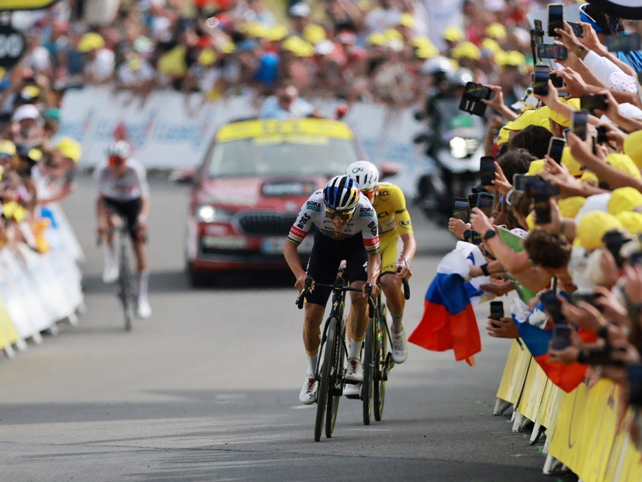 Anti-doping testing is again a hot topic on the Tour after Jonas Vingegaard and Tadej Pogacar were woken up for testing in the early hours of Sunday morning. Photo: Reuters