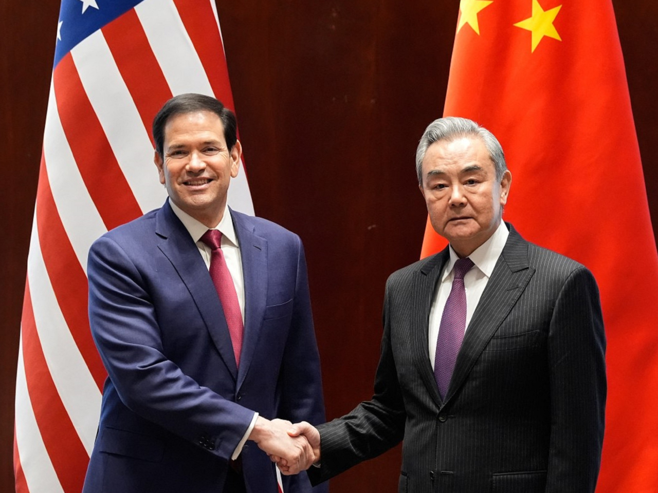 美國國務院一名官員表示魯比奧將於東盟會議場邊活動中與王毅會面。（法新社資料圖片）