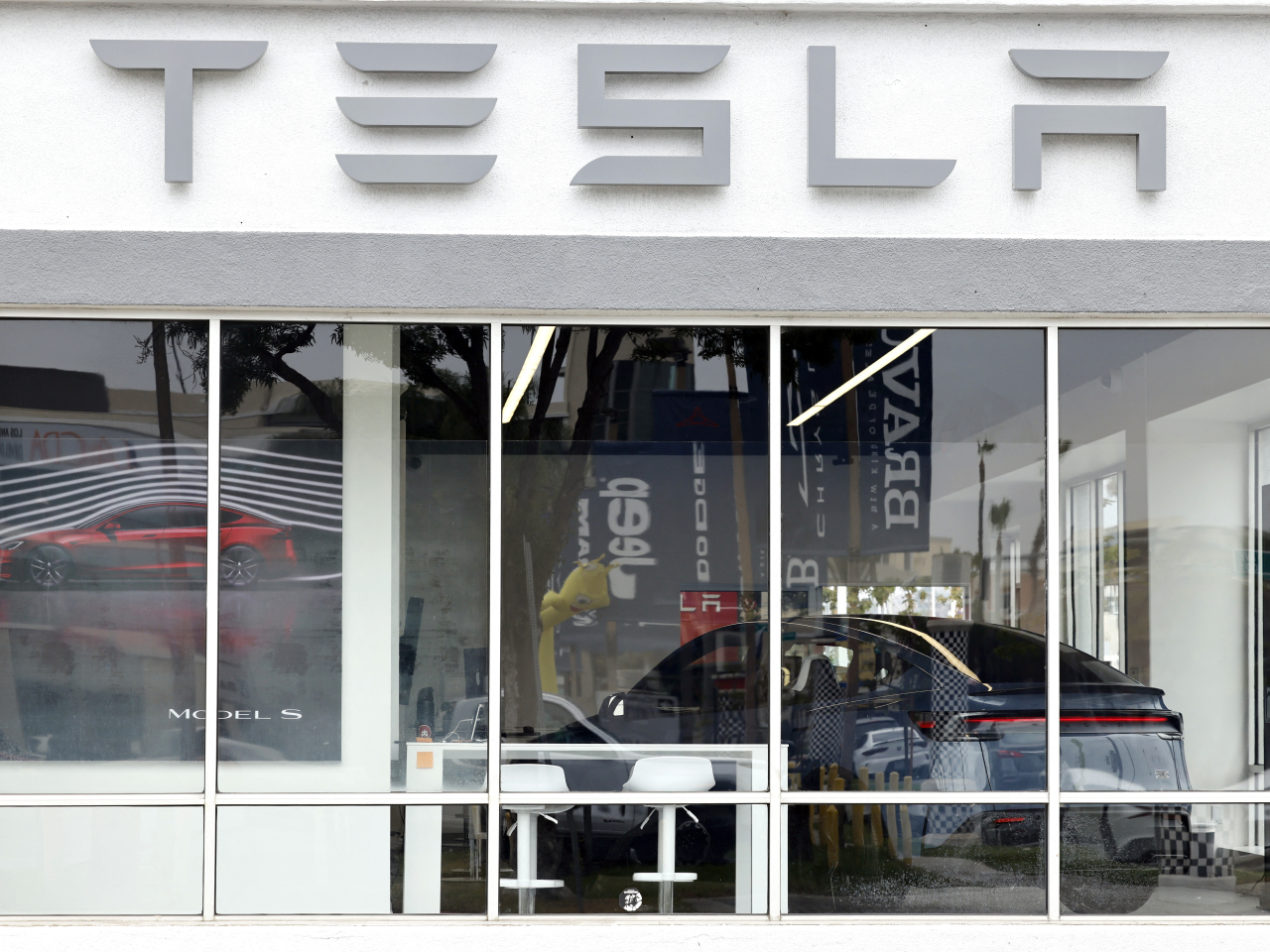 Tesla上季自由現金流兩年多以來首次轉負，受到AI及Robotaxi相關支出拖累。（法新社資料圖片）