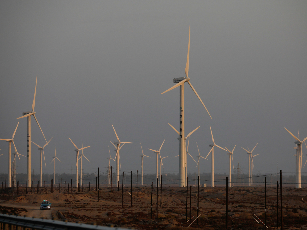 Annual power generation by solar and wind sources is expected to surpass four trillion kilowatt-hours by 2030. File photo: Reuters