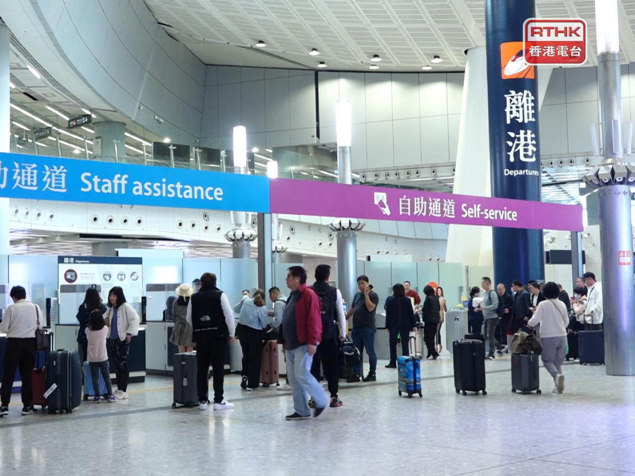 由於預期天氣情況惡劣，明日及後日多班來往香港西九龍站的高速鐵路列車將會取消。（港台圖片）