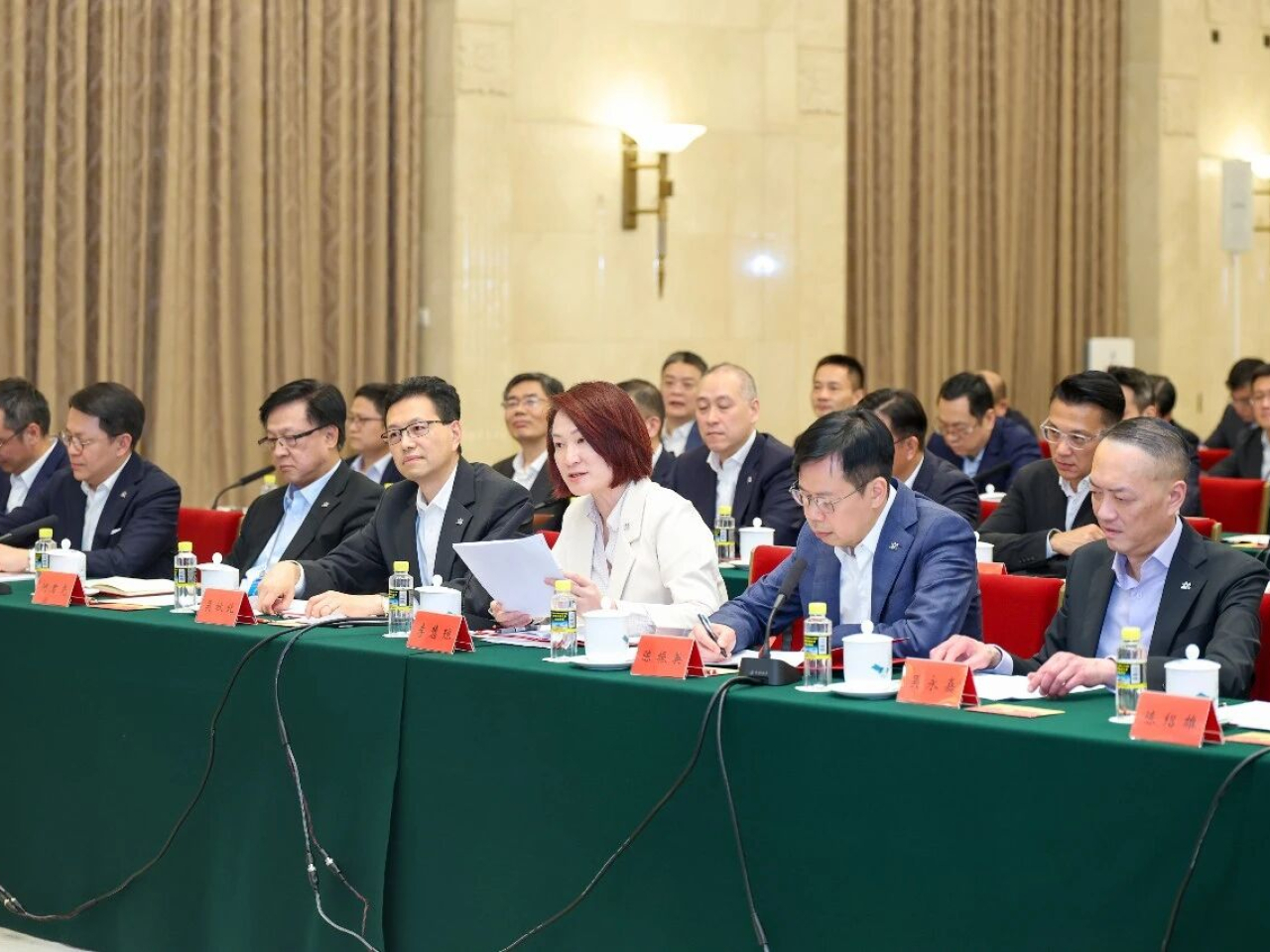 立法會議員國家事務研修班全體學員出席座談交流。(港澳辦網頁）