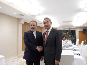 王毅晤伊朗外長　稱中方關切中東海灣局勢再度緊張升級