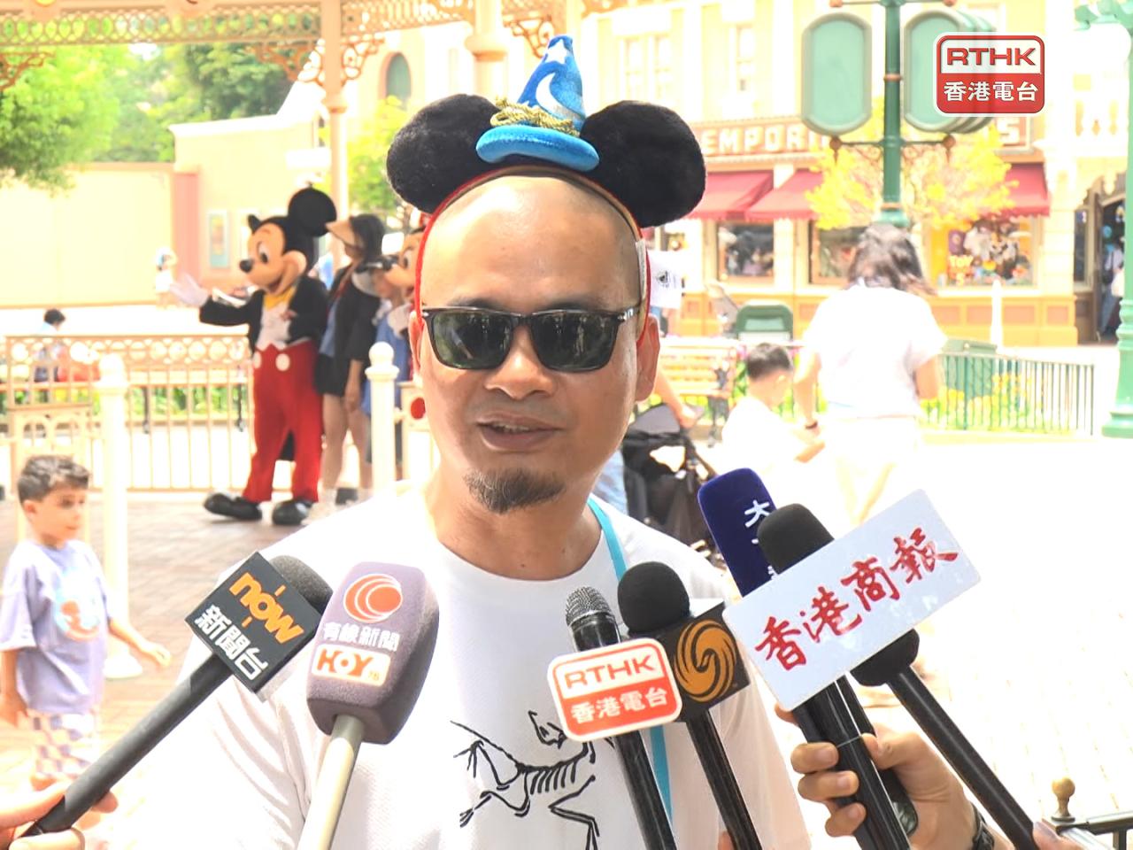 唐先生認為，「易泊遊」讓他可以在停泊車輛後自由行動，非常適合家庭出行。（鍾家銘攝）