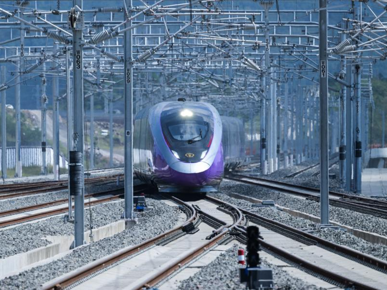 Guangdong suspended some train services on Saturday morning and will halt all train services on Sunday, CCTV said. File photo: Xinhua