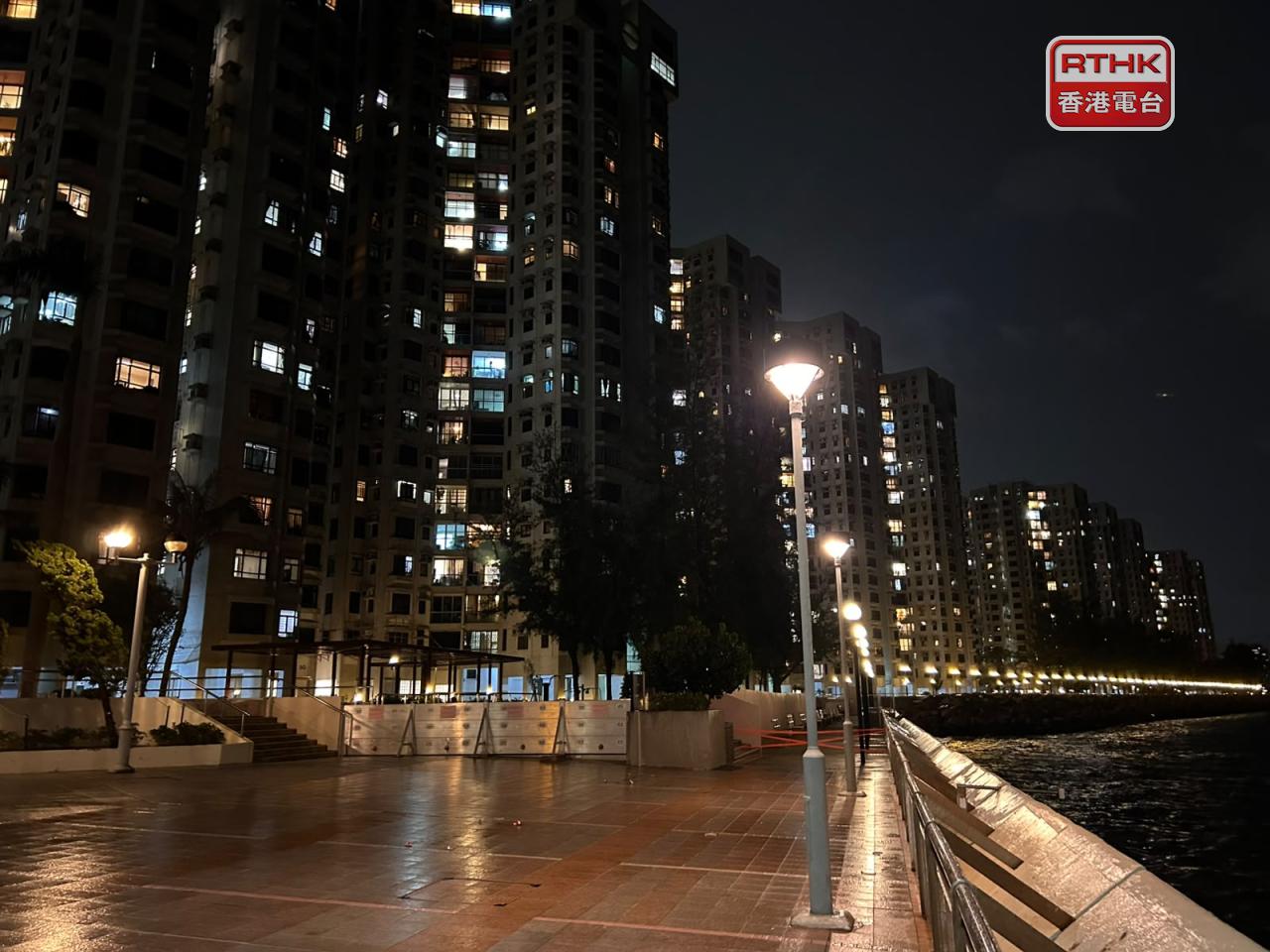 當局呼籲市民，切勿在颱風期間前往泳灘進行水上活動，應遠離岸邊。（林漢山攝）