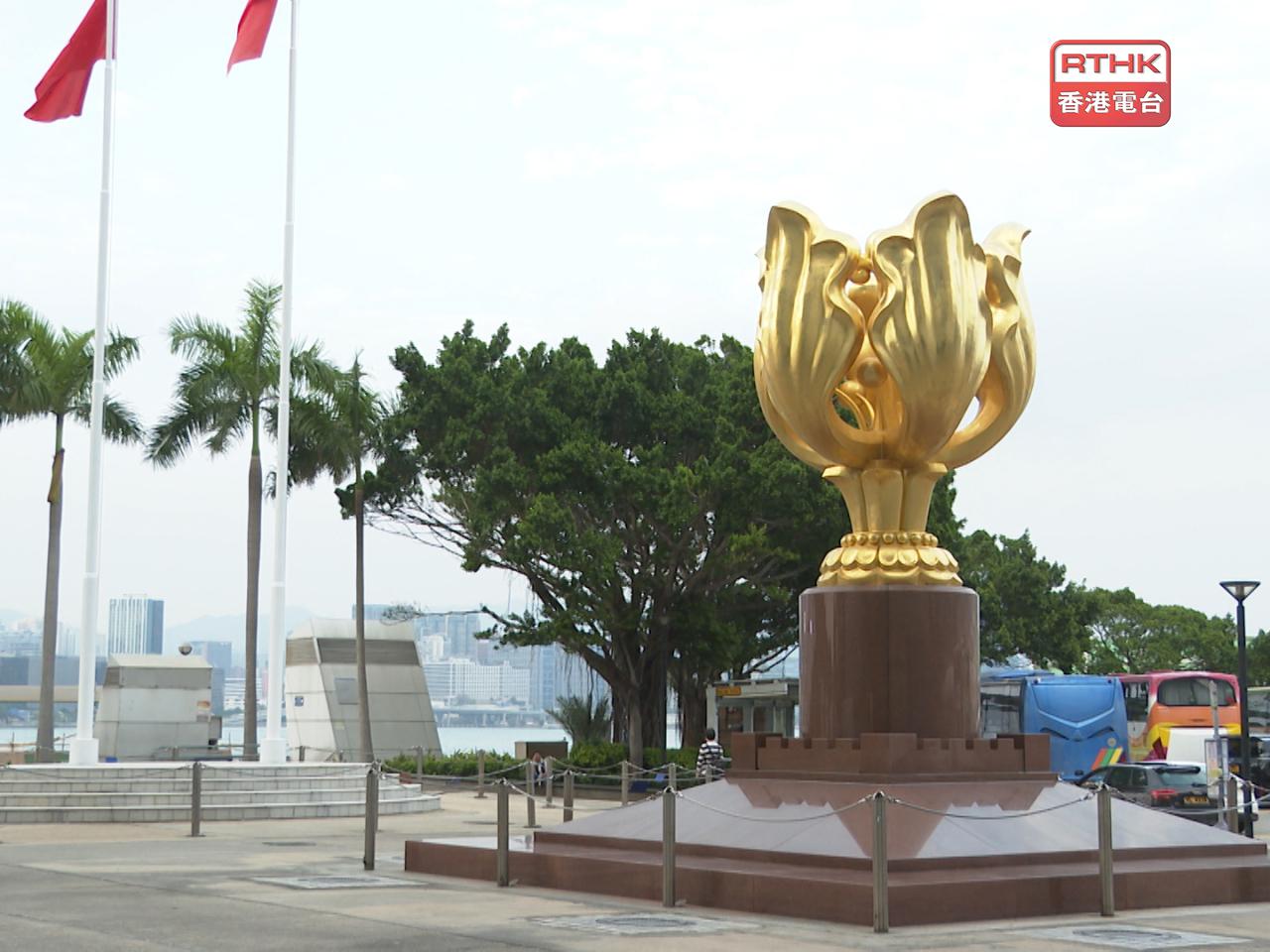 原定上午八時在灣仔金紫荊廣場舉行的升旗儀式取消。（港台圖片）