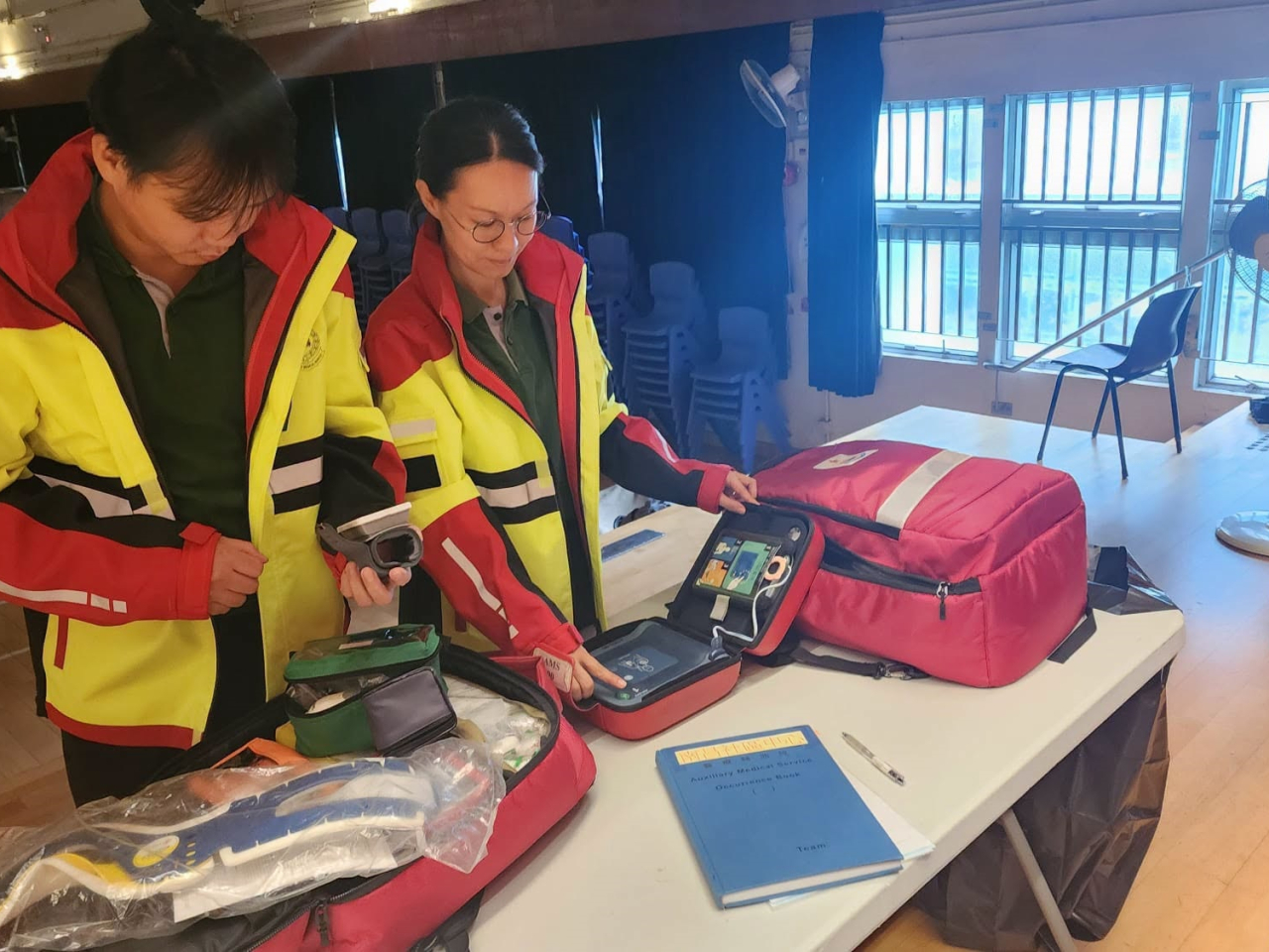 醫療輔助隊在「紅霞」襲港期間，共出動超過200名隊員。（醫療輔助隊社交網頁圖片）