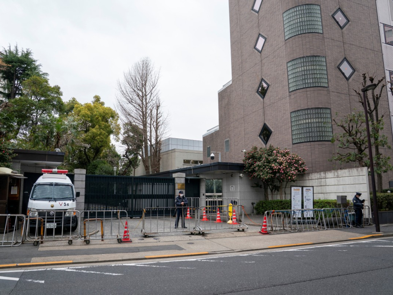 村田晃大今年3月持刀闖入位於東京的中國駐日本大使館。（法新社資料圖片）
