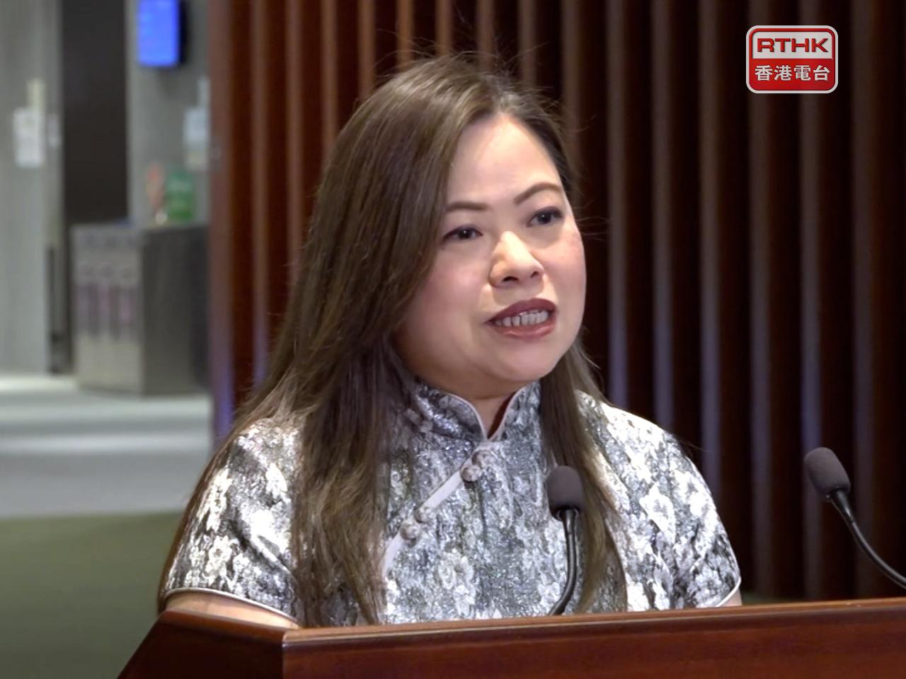 羅淑佩讚揚隊伍表現出色，亦感到驕傲。（港台圖片）