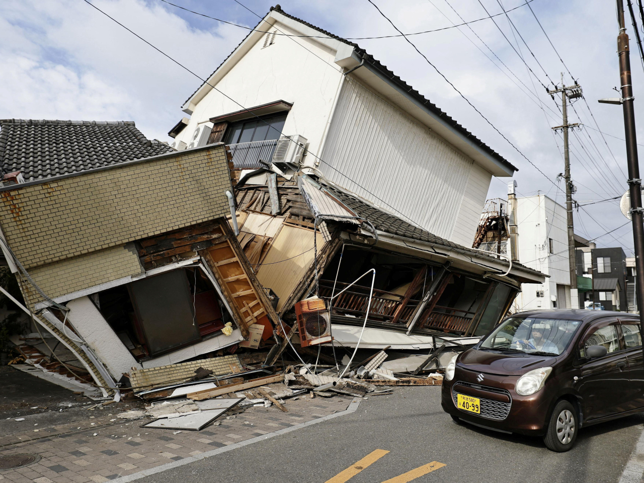 A house collapsed in Yatsushiro city. Photo: Reuters