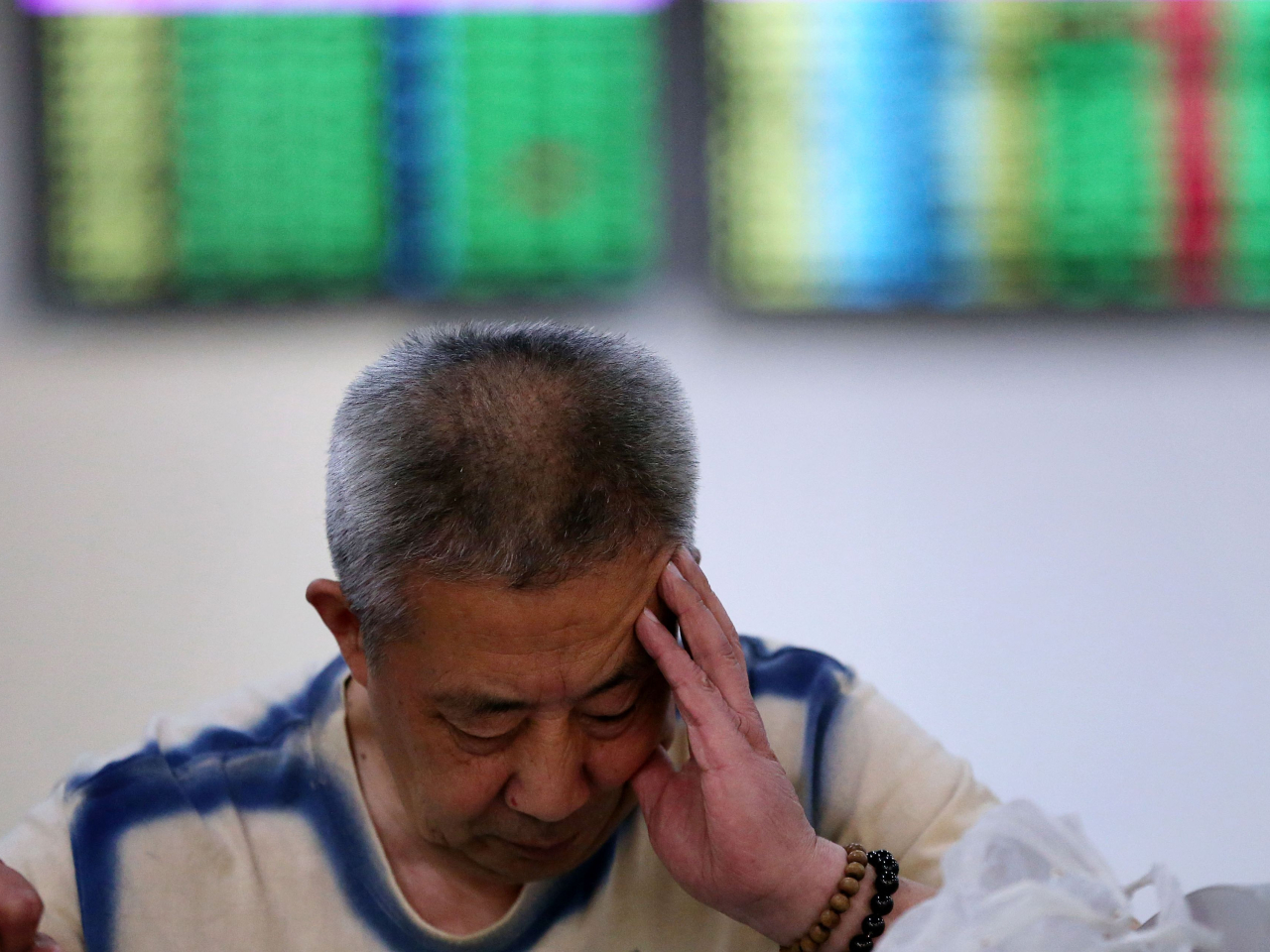 上證綜合指數半日跌1.15%，創業板指數跌幅5.89%。（新華社資料圖片）