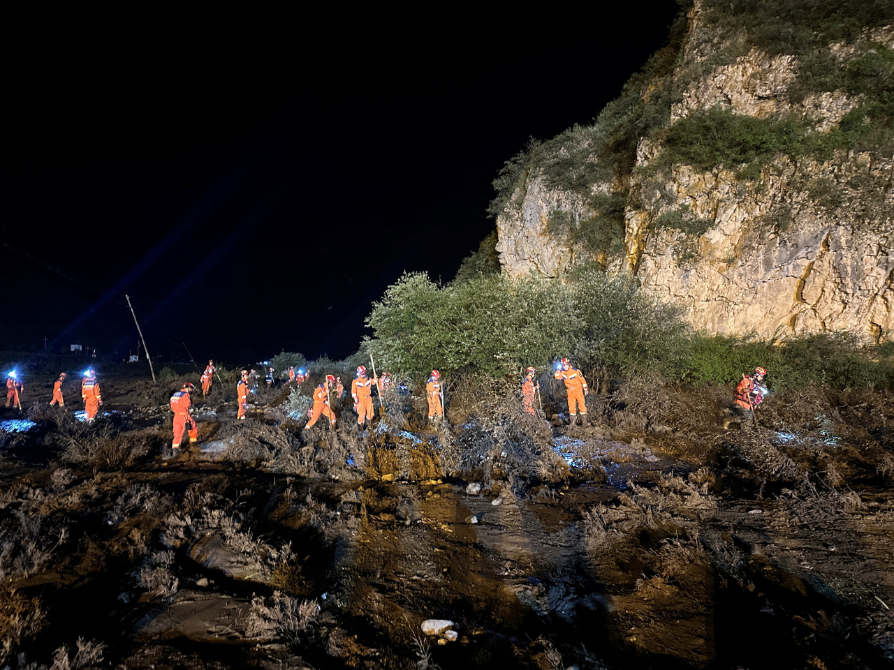 Rescuers carry out a search for people following flash floods at a scenic area in Weiyuan county in Gansu. Photo: Reuters