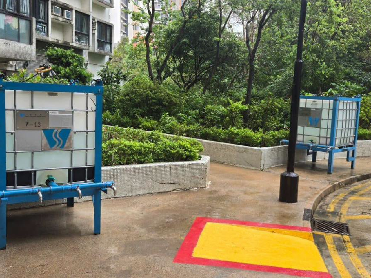 The Water Supplies Department set up over 10 temporary water supply points near the affected estates. Photo courtesy of The Water Supplies Department