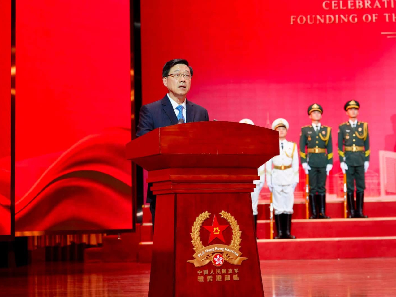 李家超形容，對香港特區而言，解放軍駐港部隊是最可靠的定海神針。（李家超社交網頁圖片）