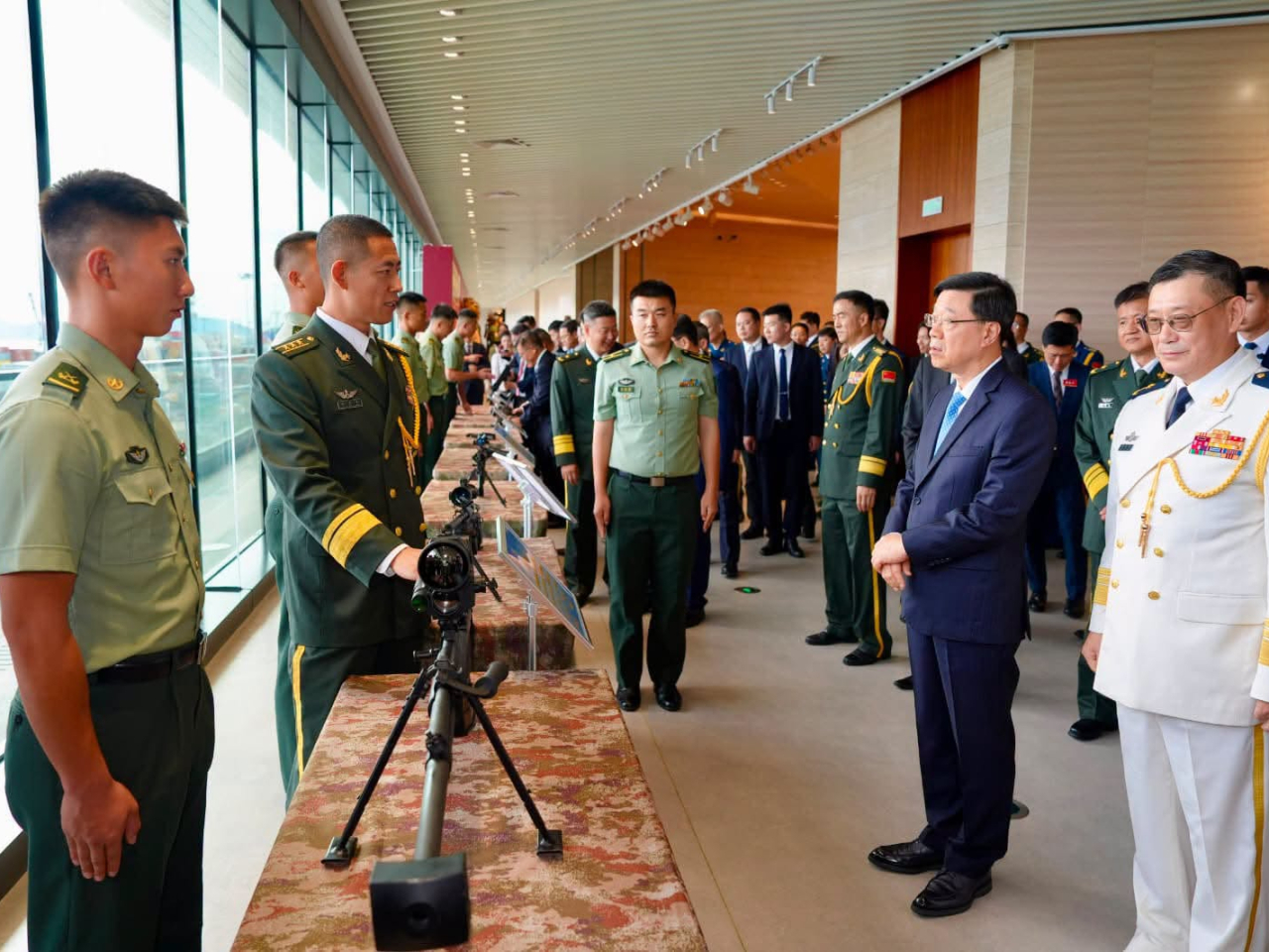 李家超表示，人民解放軍積極開展多元軍民交流活動，讓市民有機會加深對國防力量的認識。（李家超社交網頁）