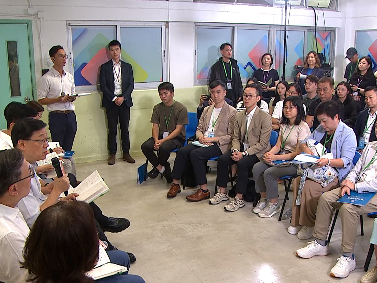 李家超表示，五年規劃是宏觀性、方向性及指導性文件，受篇幅限制，將會畫龍點睛。