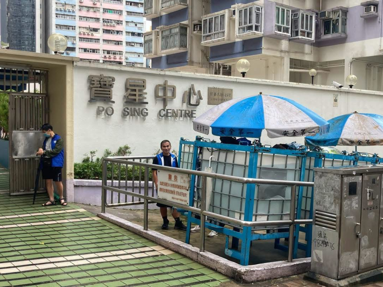 水務署表示，工程團隊正全力進行水管維修，爭取於今晚凌晨12時完成維修工程並恢復食水供應。（水務署社交網站）