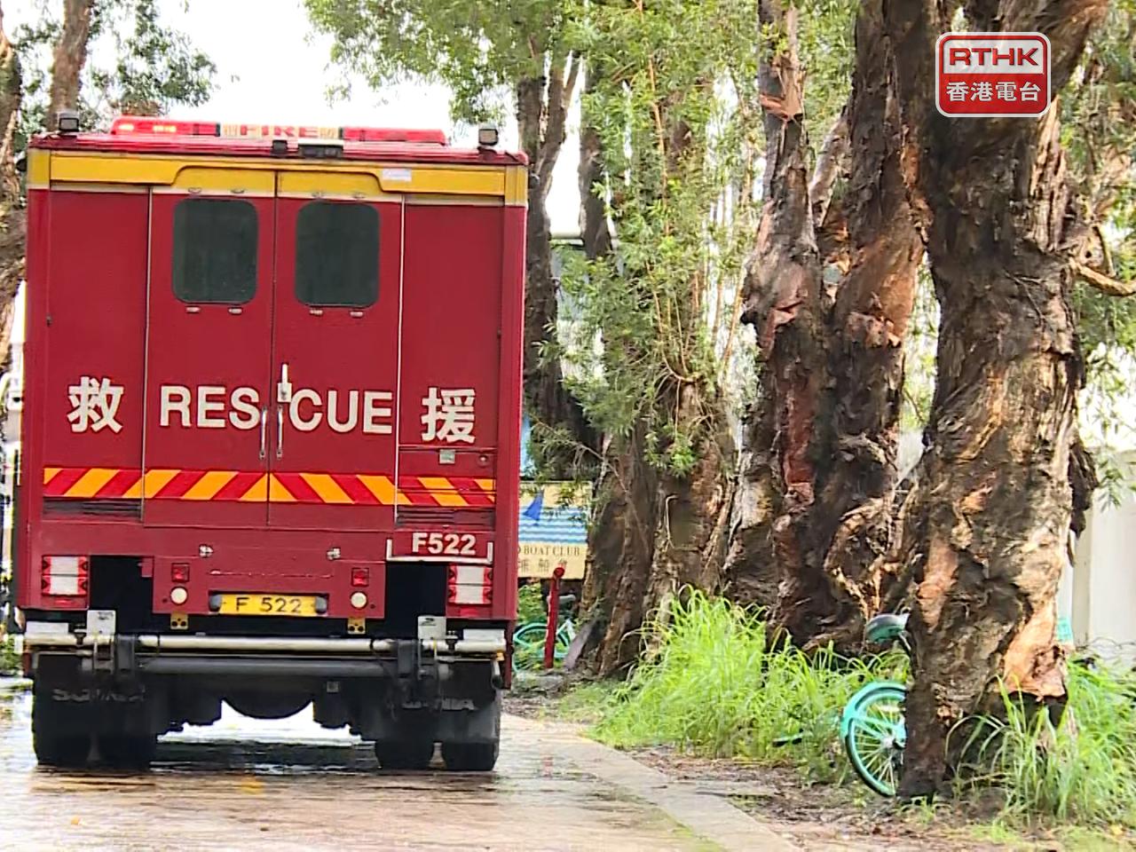 消防下午在大美督對開海面將他救起，送往大埔那打素醫院救治時昏迷。（張連登攝）