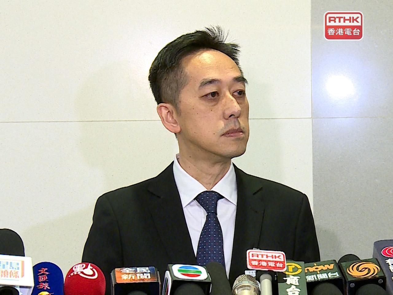 程知仁說，拘捕行動仍然繼續，警方已鎖定在逃人士身份，會全力緝捕。（張連登攝）