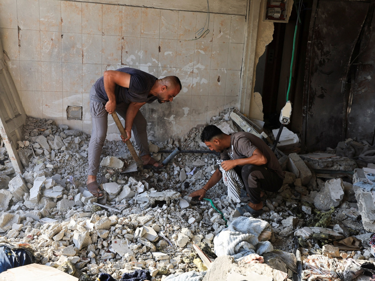 Palestinians inspect the site of what medics say was an Israeli strike on a residential apartment in Gaza City. Photo: Reuters