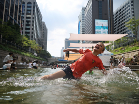 Heat taking its toll on S Koreans and Japanese