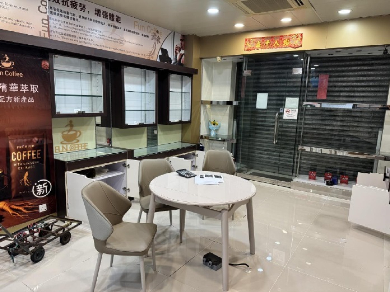 司警調查發現，最少有40多人曾在咖啡店投資不同期限的項目。(澳門司警提供)