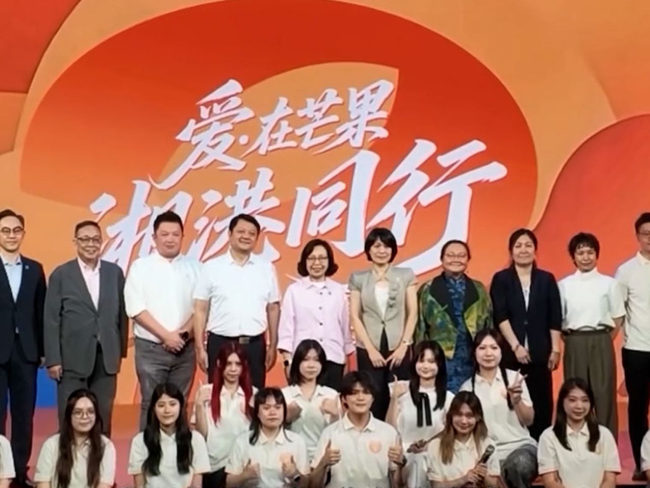 麥美娟早前曾到湖南出席計劃結業禮，與16名學員分享實習成果。（民青局社交網站）