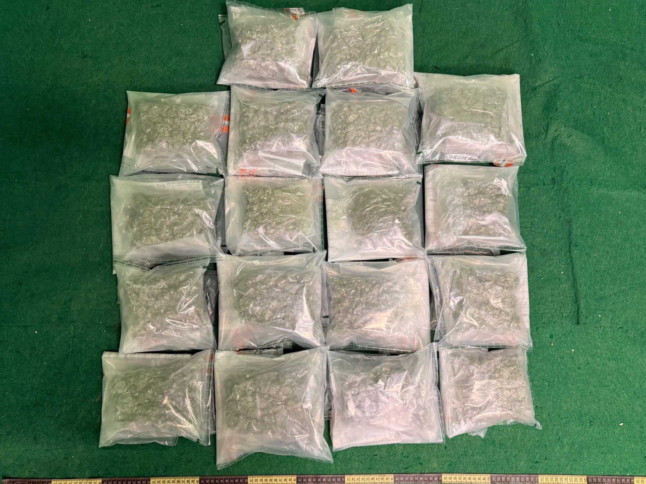 海關檢獲的懷疑大麻花。（政府新聞處）