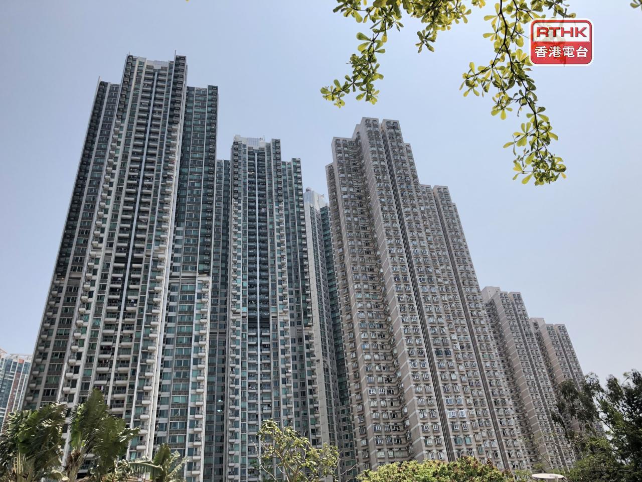 楊明儀稱二手業主議價空間不大甚至封盤，買家觀望，估計8月二手市場較淡靜。（港台圖片）