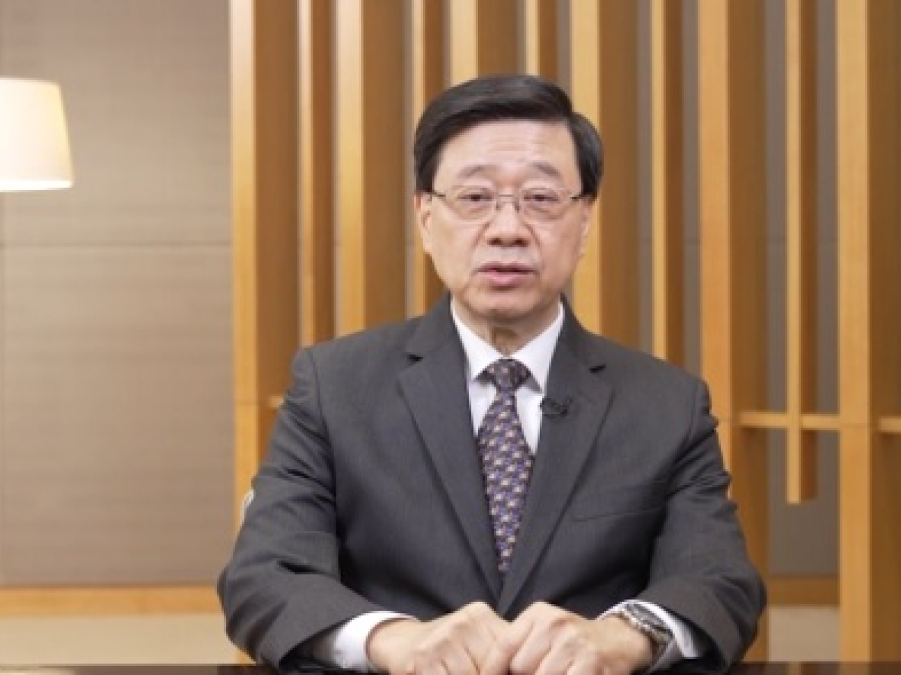 李家超表示，為保險相連證券設立專屬規管制度，並推出資助計劃，至今已促成7宗巨災債券發行，總額約62億港元。(視像致辭截圖)