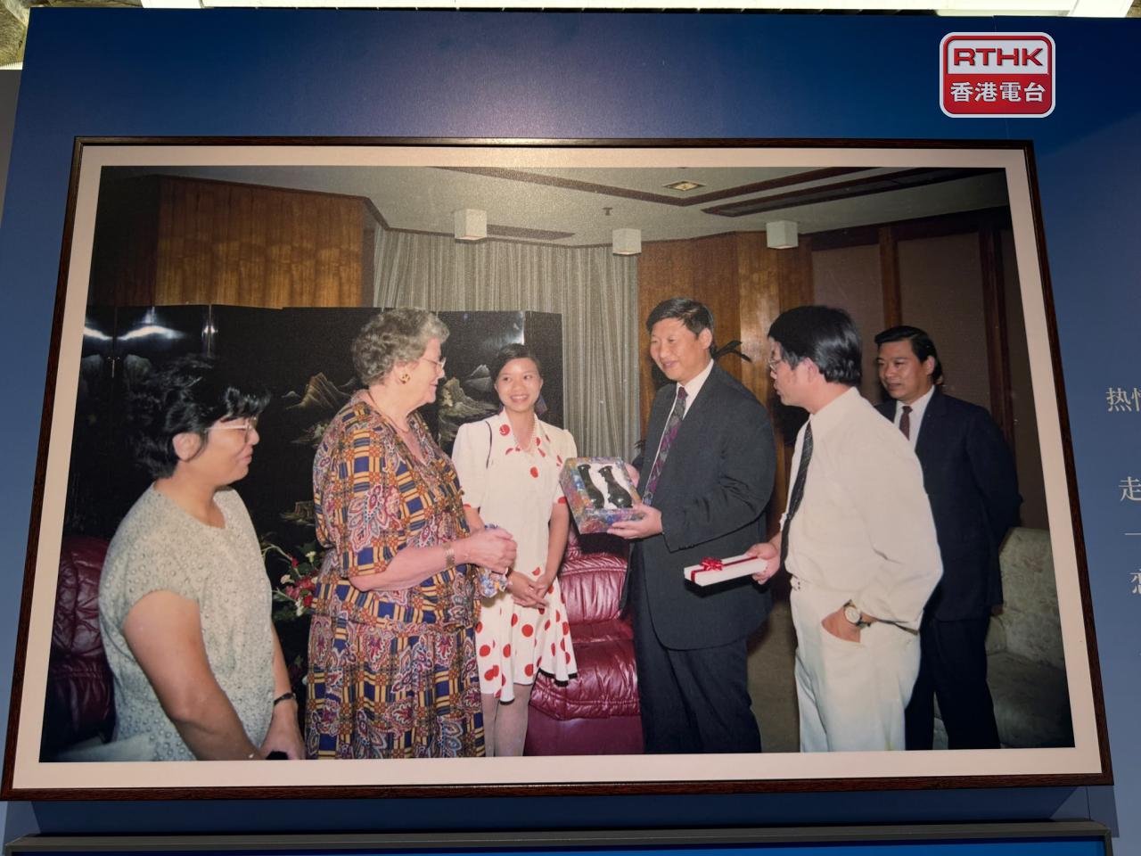 在福州鼓嶺的展館，展出1992年時任福州市委書記習近平邀請加德納夫人到訪的情況。（任浩鋒攝）