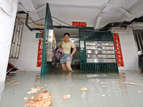 Hundreds of flights axed as nation braces for deluge