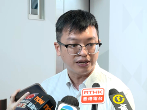 回應暑熱機制運作　何啟明稱勞工處將與天文台等部門檢討現有機制