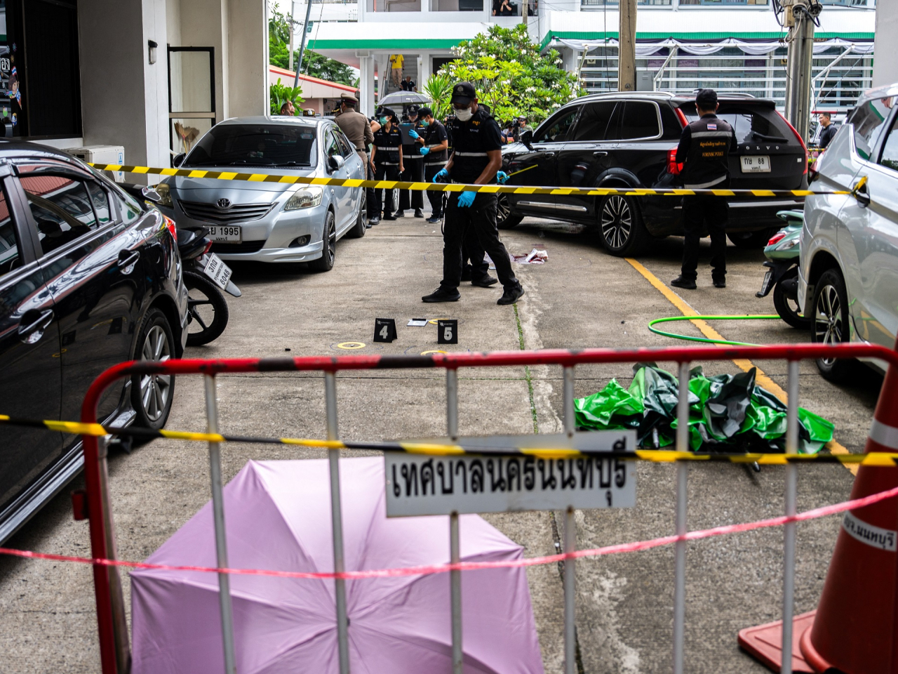 Police investigate the shooting in Nonthaburi province, on the outskirts of Bangkok. Photo: Reuters