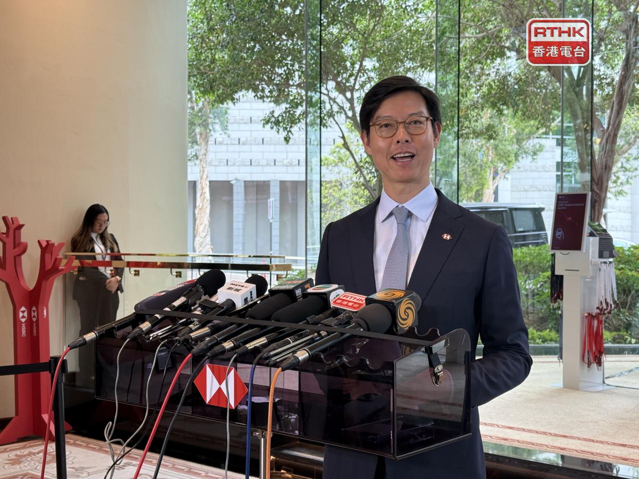 廖宜建稱，香港金融業服務700多萬名市民、中東及歐美大量資金，形容香港是國際財富聚寶盆。（港台圖片）