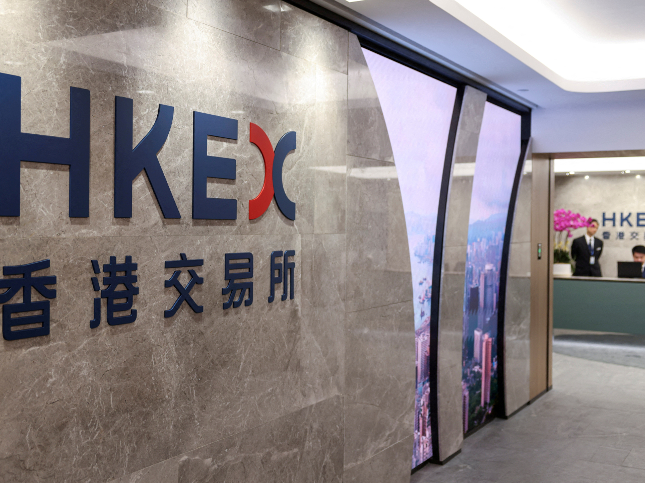 The Hang Seng Index fell 284 points, or 1.1 percent, to end at 25,652 in Hong Kong on Tuesday. File photo: Reuters