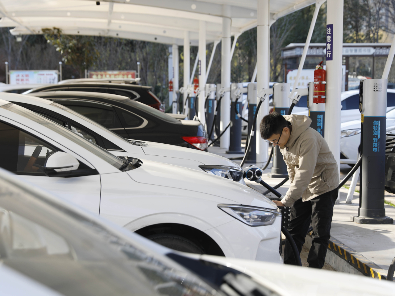 中國汽車工業協會公布，7月新能源車銷量按年增長23.7%，佔新車總銷量60.4%。（新華社資料圖片）