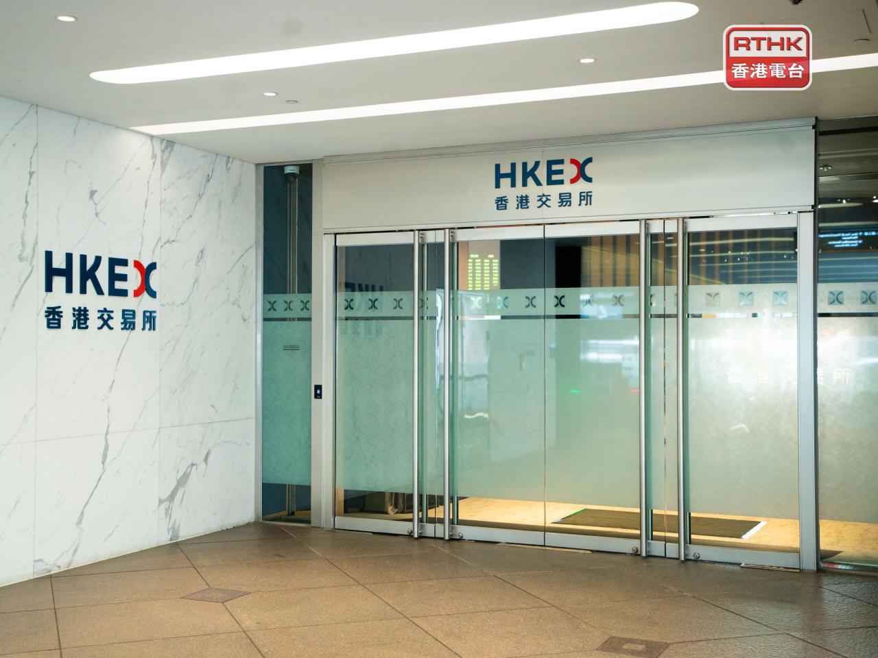 Local shares ended the day lower, but stocks finished took a more positive turn on the mainland. File photo: RTHK