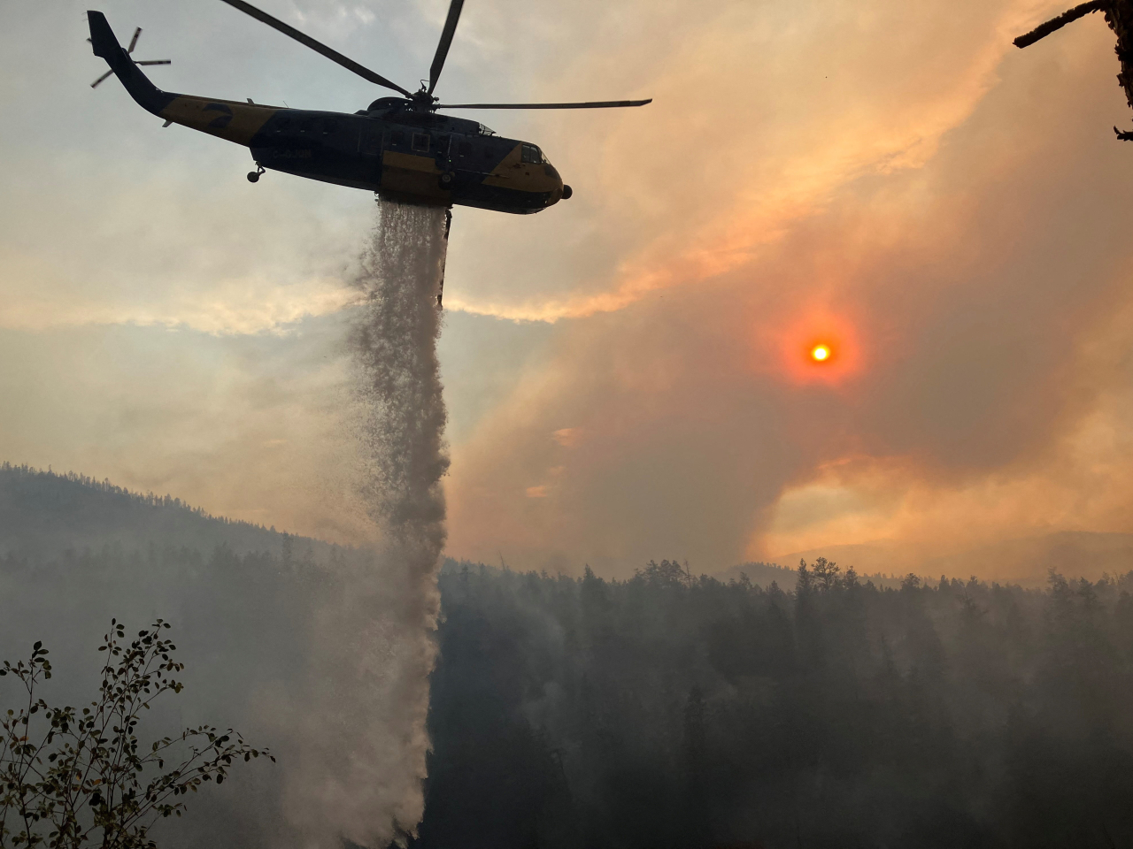 A helicopter does its bit to suppress the Bald Range wildfire in British Columbia. File photo: Reuters