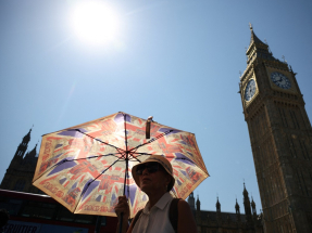 Locals and tourists alike struggled with the extreme heat in London. Photo: Reuters