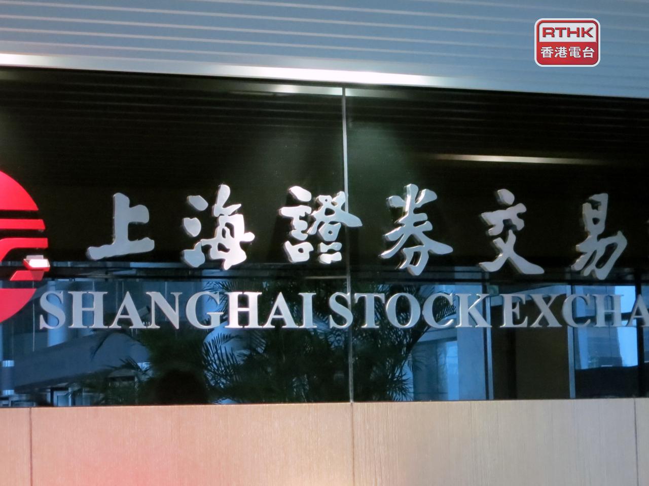 上證指數反覆偏軟，半日報3918點，跌8點，跌幅0.21%。（港台圖片）