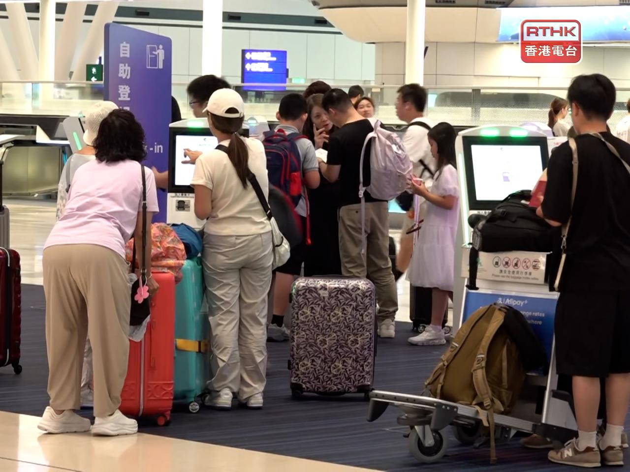 Some travellers tell RTHK that they will continue their trip to Japan as planned. Photo: RTHK