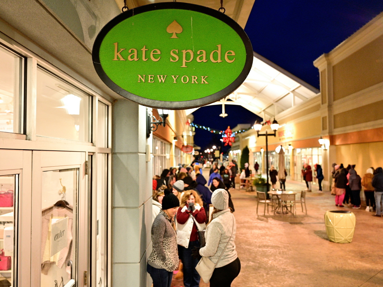 Experts say US consumers likely brought forward their spending to capitalise on online sales events in June. File photo: Reuters