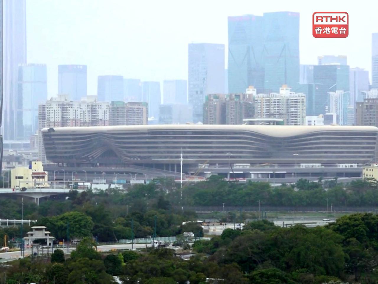 皇崗口岸港方口岸區今日舉行第二次大型演練，並進行跨部門反恐和重大事故演習。（港台圖片）