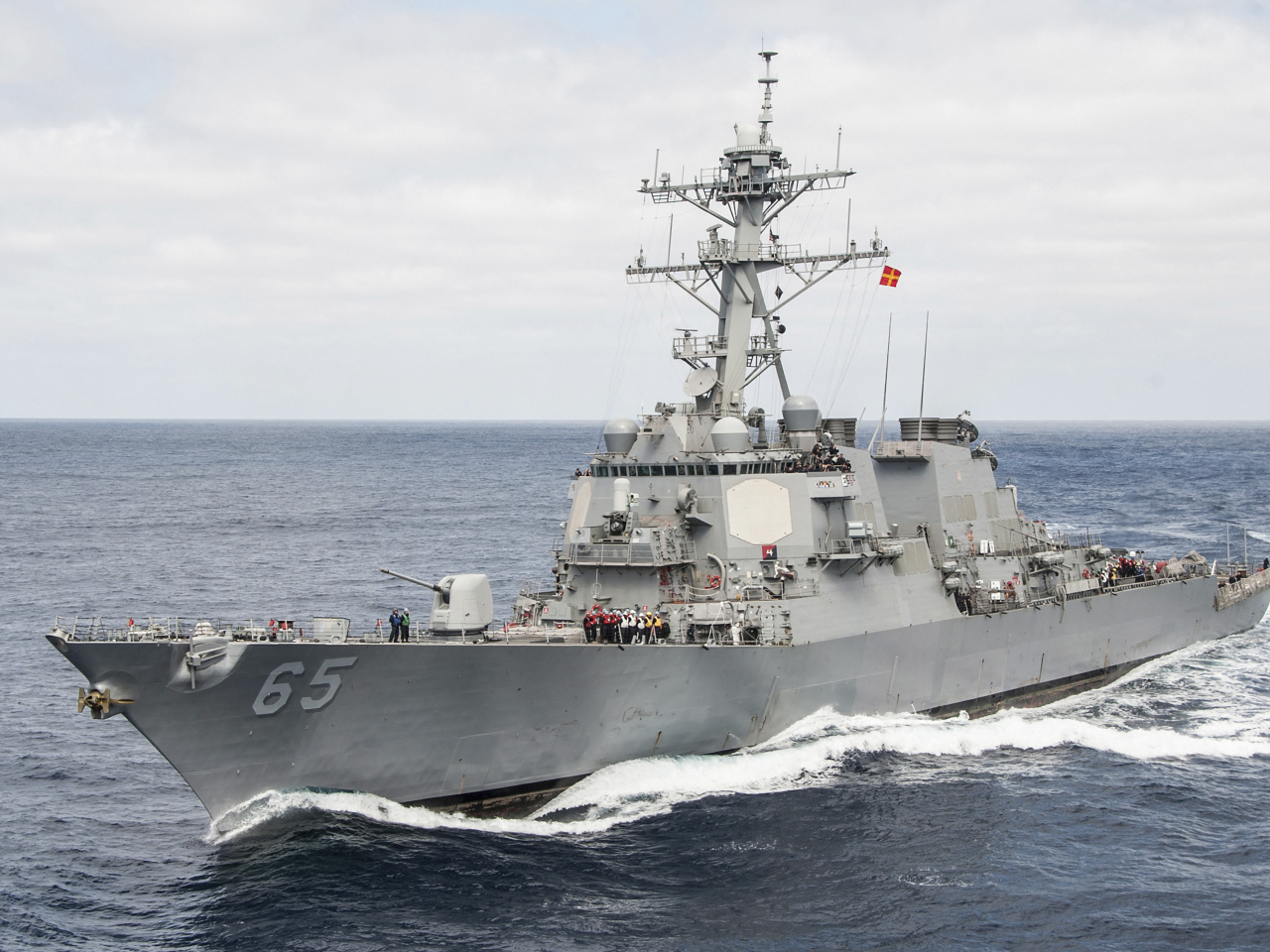 圖為美國海軍阿利伯克級導彈驅逐艦本福爾德號。（法新社資料圖片）