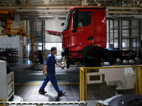 Mainland factory output hits 5.3 percent
