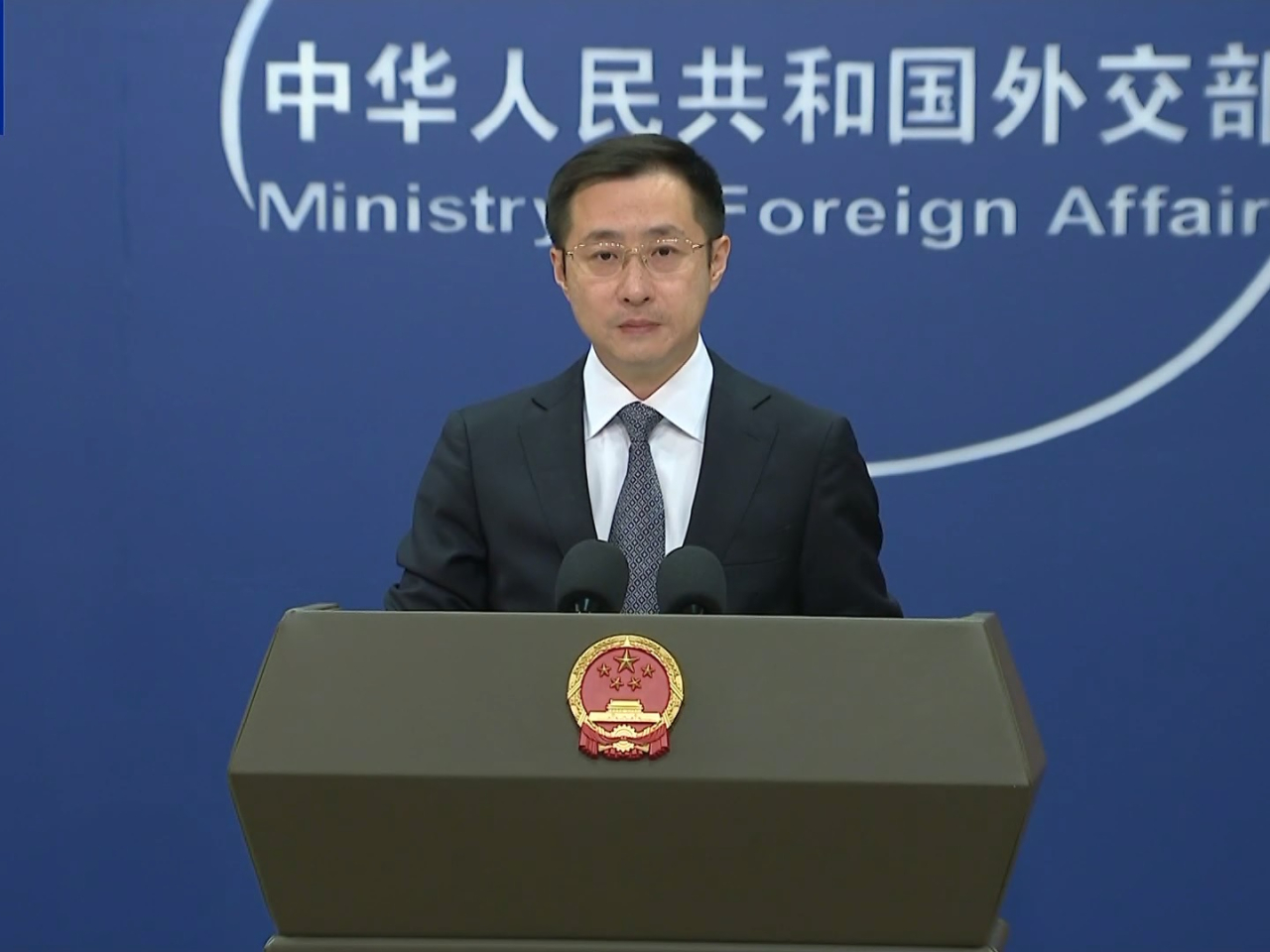 林劍說，中方再次敦促日本為政者認真傾聽日本國內和國際社會的正義之聲，深刻反省罪責，同軍國主義徹底切割。（央視片段截圖）